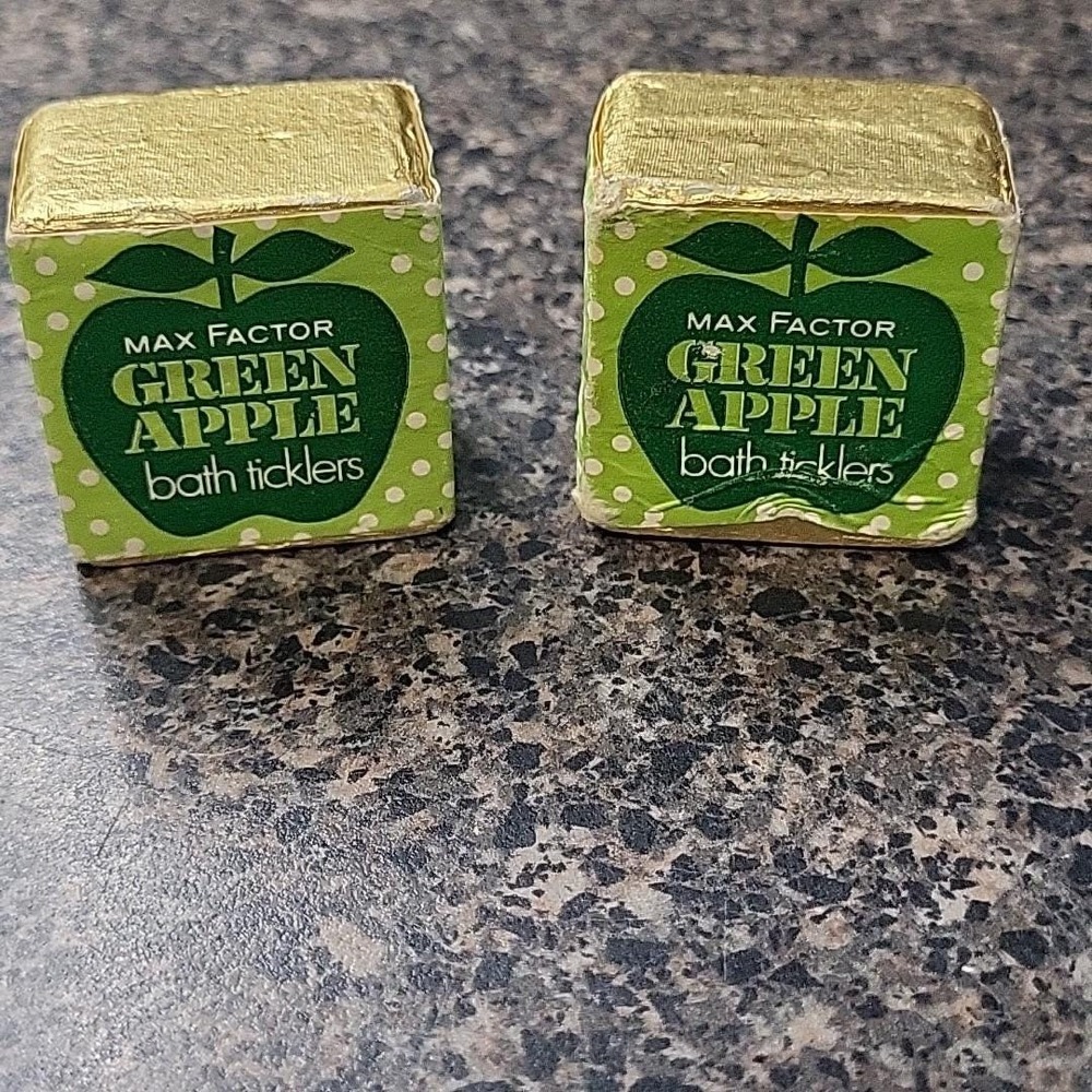 VINTAGE Max Factor‎ Green Apple BATH TICKLERS 1.6oz England
